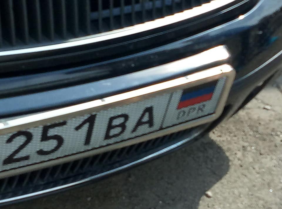 На авто з номерами ДНР