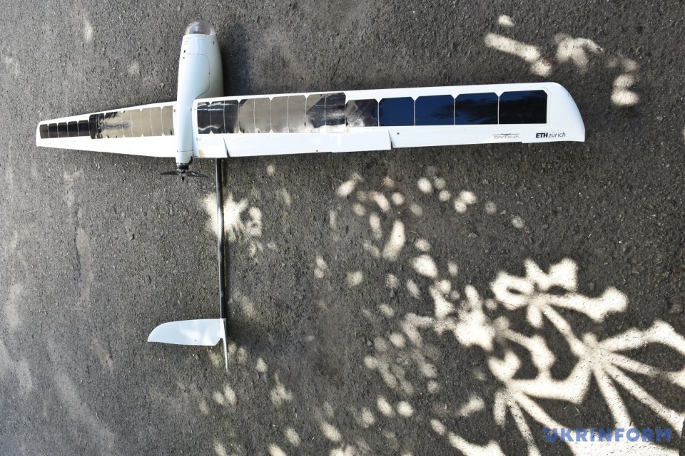 дрони на сонячних батареях