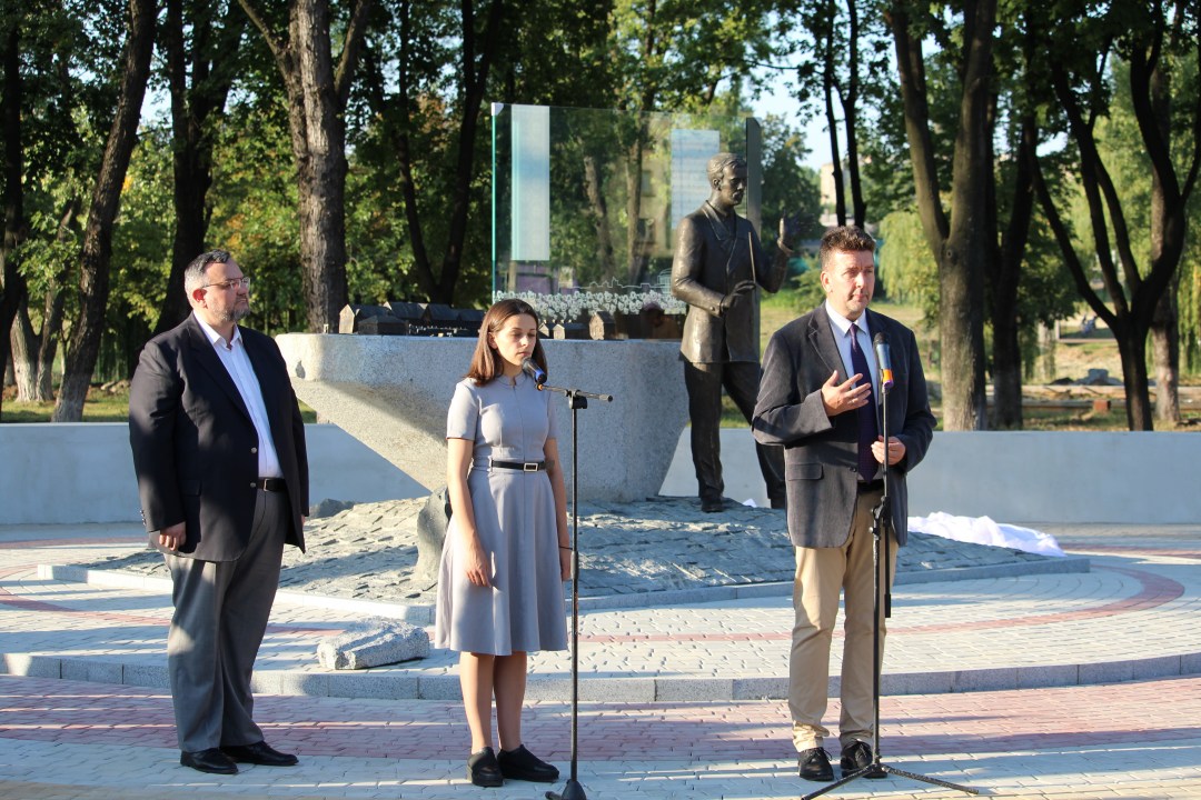 Відкриття пам'ятника Миколі Леонтовичу