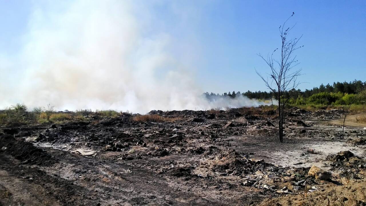 на Харківщині горить сміттєзвалище