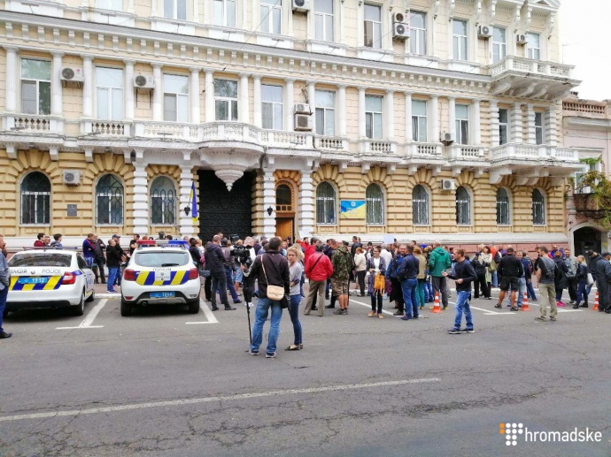 мешканці Одеси вийшли на протест до будівлі поліції