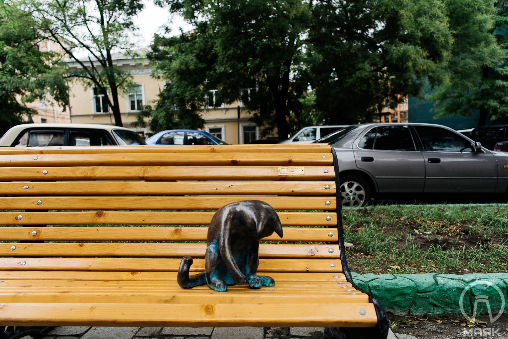В Одесі встановили копію вкраденої скульптури кота, але без планшета