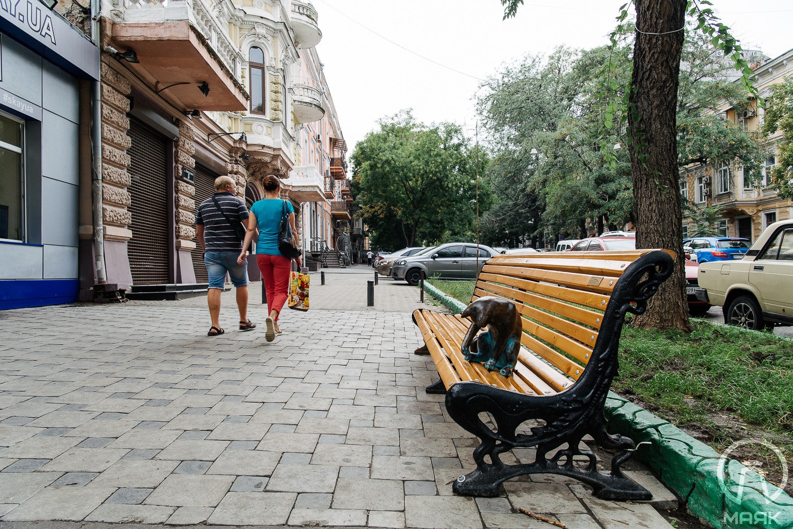 В Одесі встановили копію вкраденої скульптури кота, але без планшета