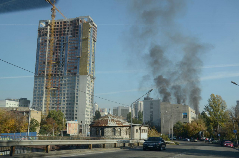 горить приміщення Київського електротехнічного заводу 