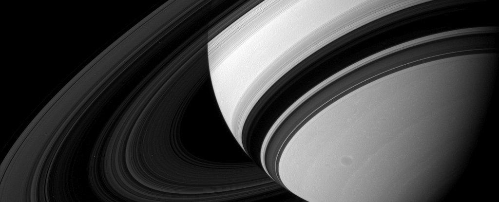 Сатурн втрачає свої кільця