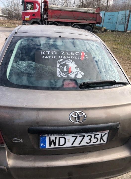 У Варшаві з'явились авто з наліпками Гандзюк