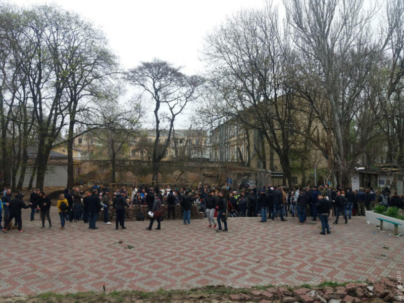 Учасники акції протесту виступають проти забудови Літнього театру в Одесі
