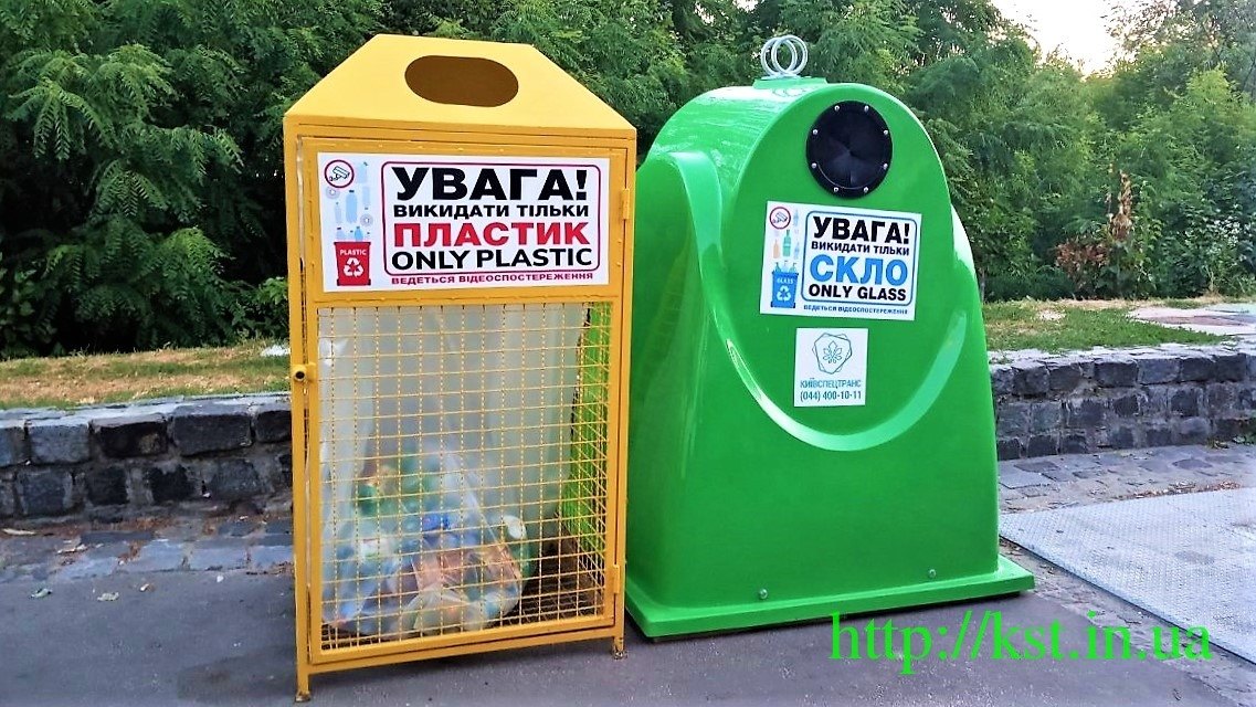 У центрі Києва встановлюють нові контейнери для сортування сміття