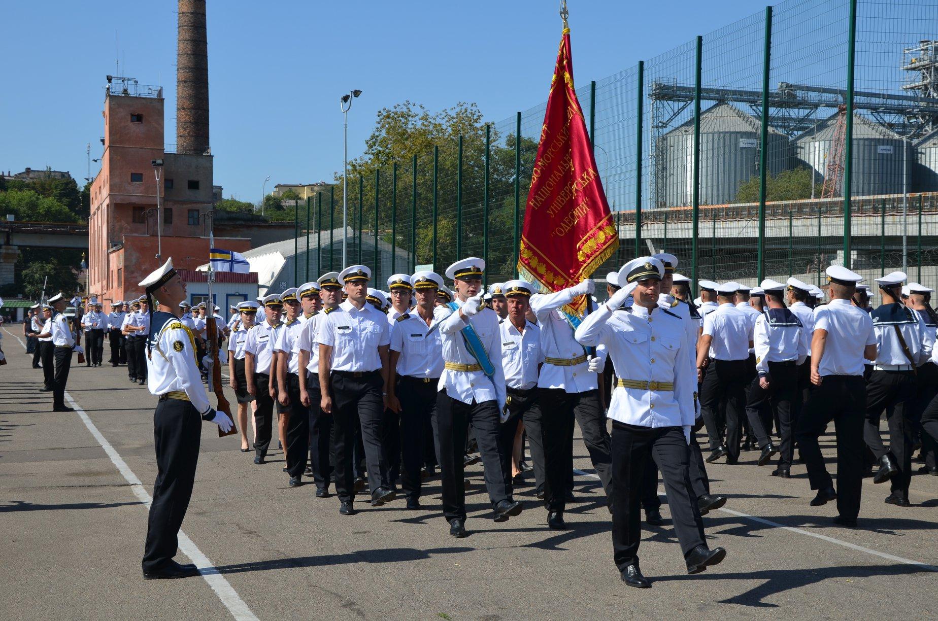 В Одесі склали присягу курсанти військово-морських вишів. Серед них вперше є дівчата