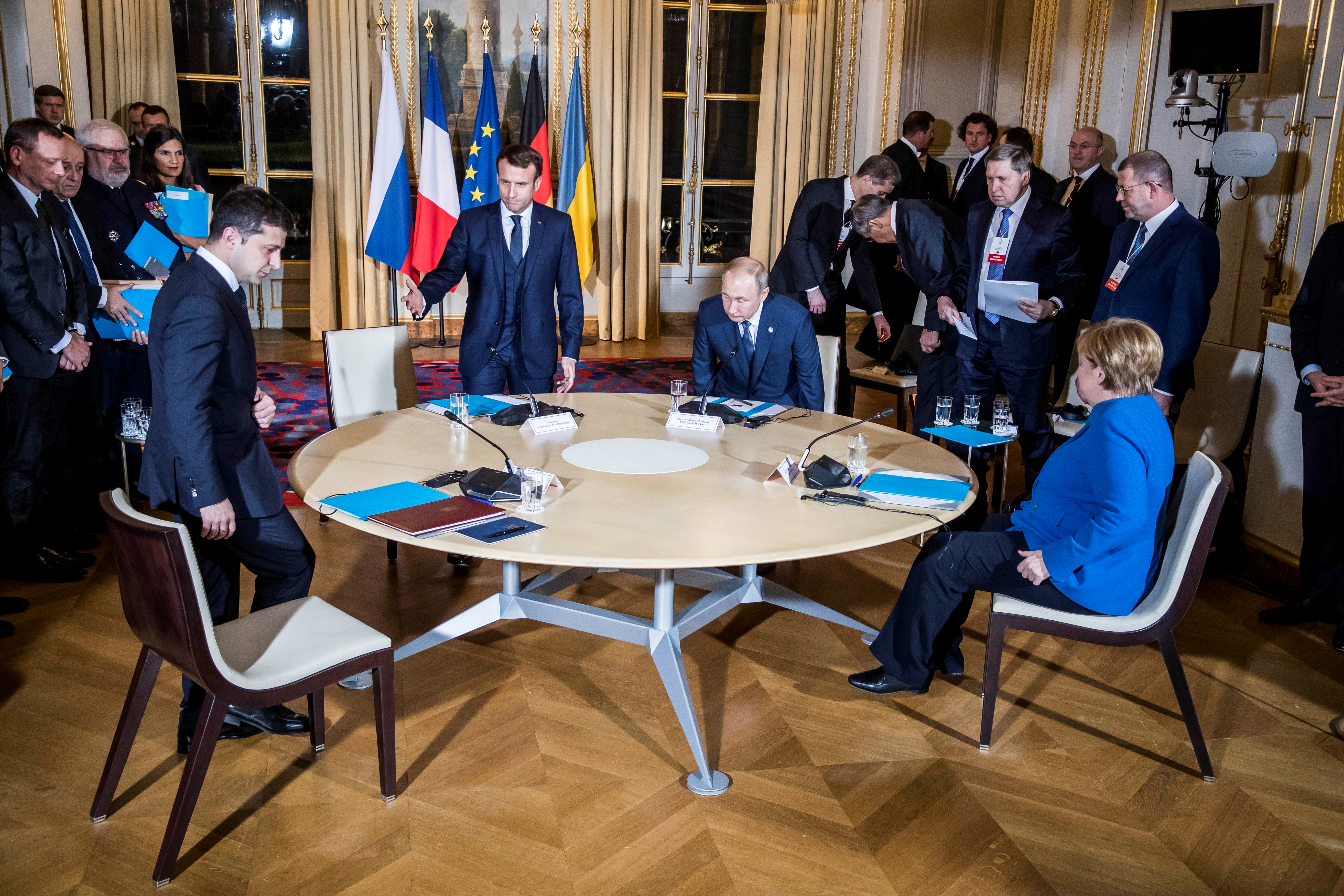 Зеленський, Меркель, Макрон і Путін уперше сіли за один стіл Нормандський саміт