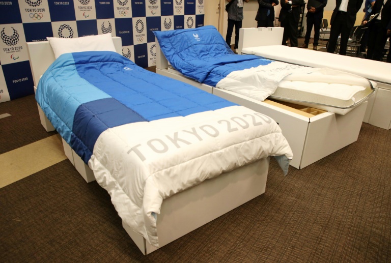 кровать из картона