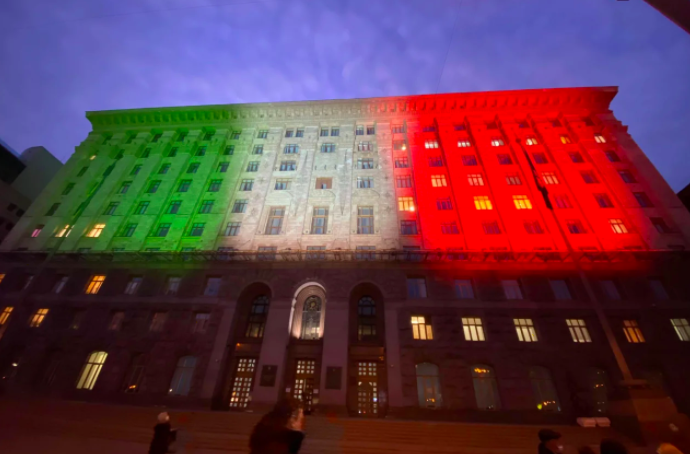 підсвітили в кольори італійського прапора