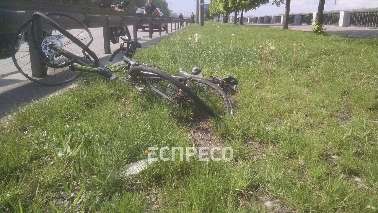 У Києві авто збило велосипедиста, він у комі