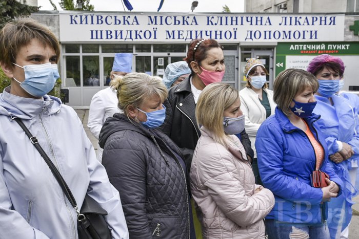 У Києві співробітники швидкої допомоги поскаржилися на різке зниження зарплат