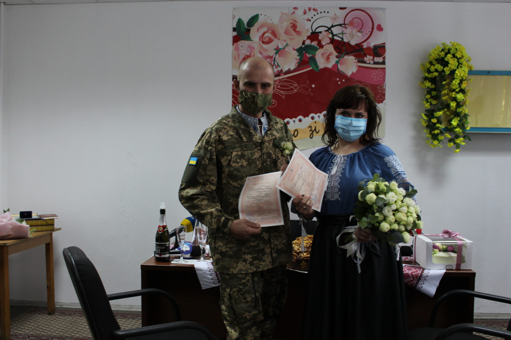 Поранений військовий ЗСУ одружився у госпіталі