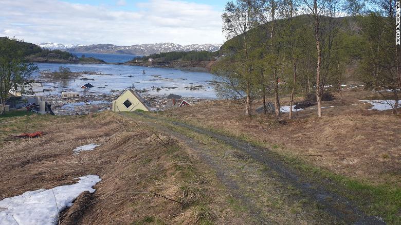 В Норвегии масштабный оползень снес в море часть поселка