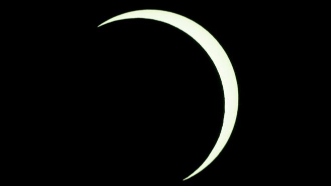 У мережі показали фото рідкісного сонячного затемнення