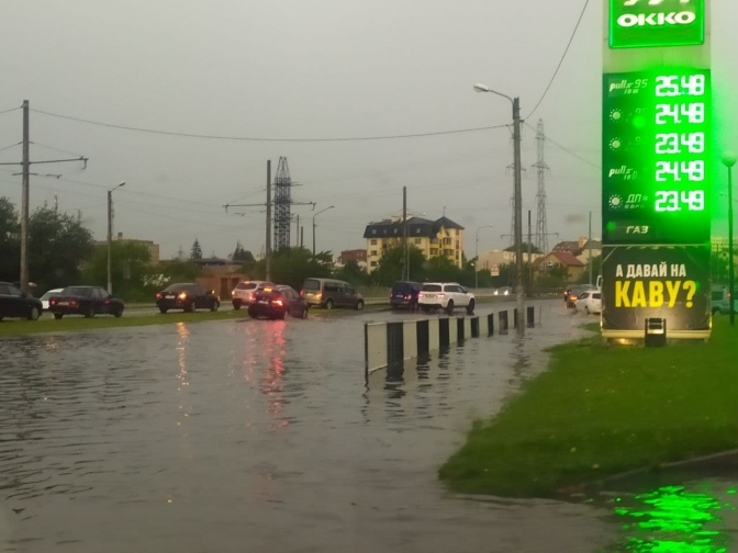 у Львові пройшла злива з градом