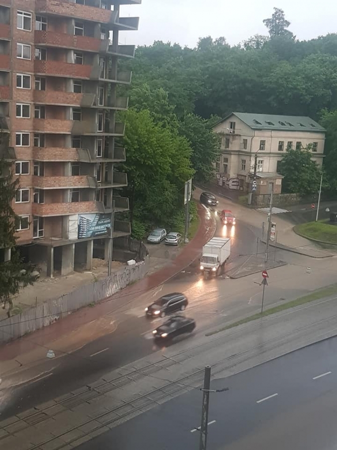 у Львові пройшла злива з градом