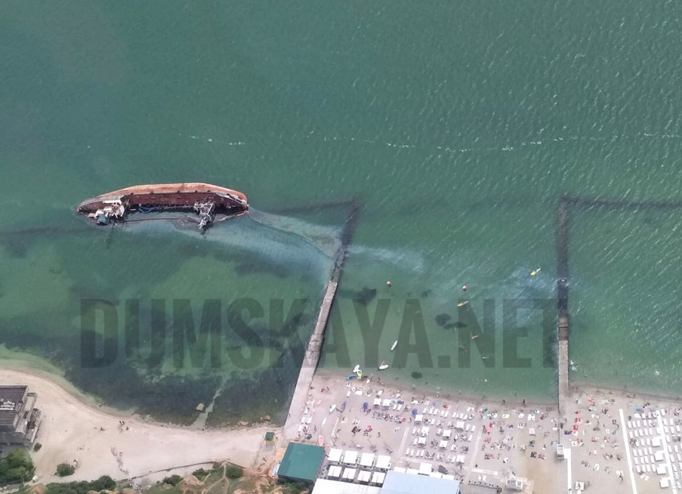 Із затонулого біля узбережжя Одеси танкера почало виливатися паливо