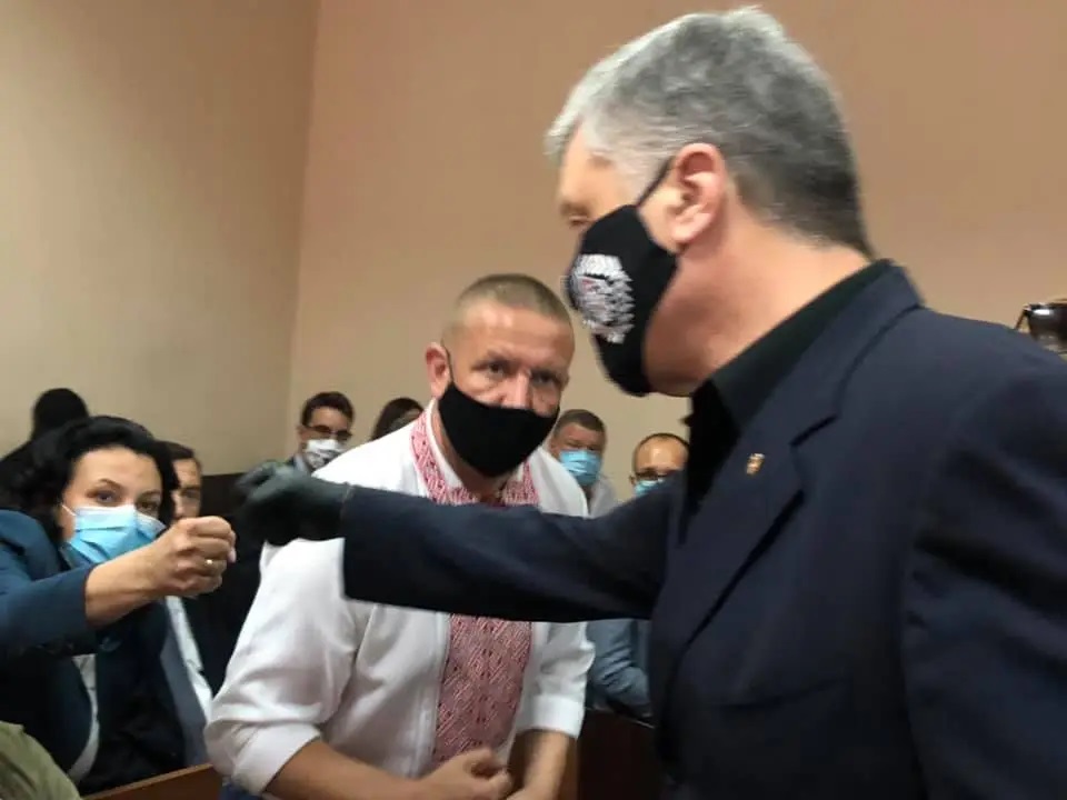 Петро Порошенко вже прибув до суду.