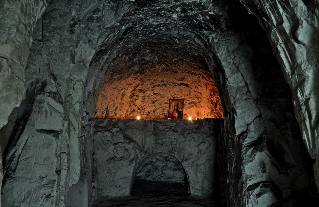 Печерний скитський монастир