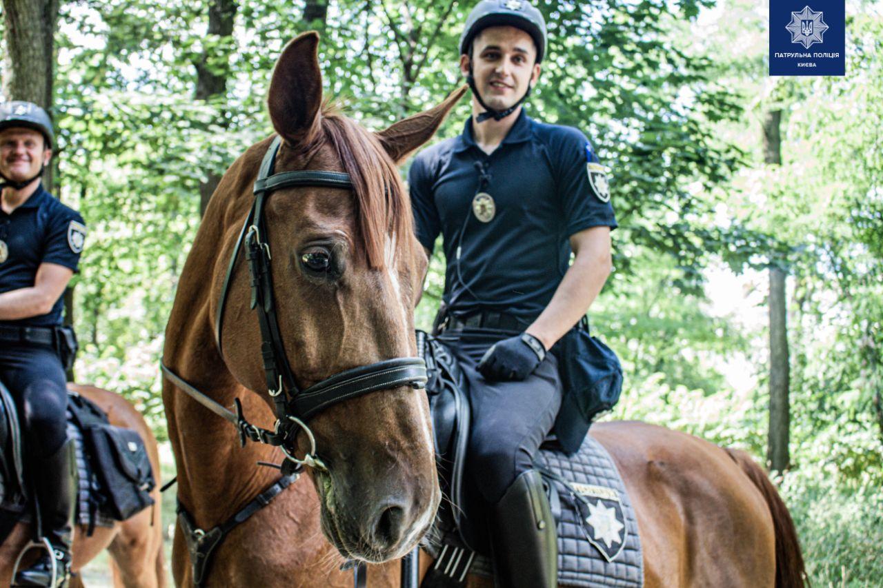 У Києві парки почала патрулювати кінна поліція
