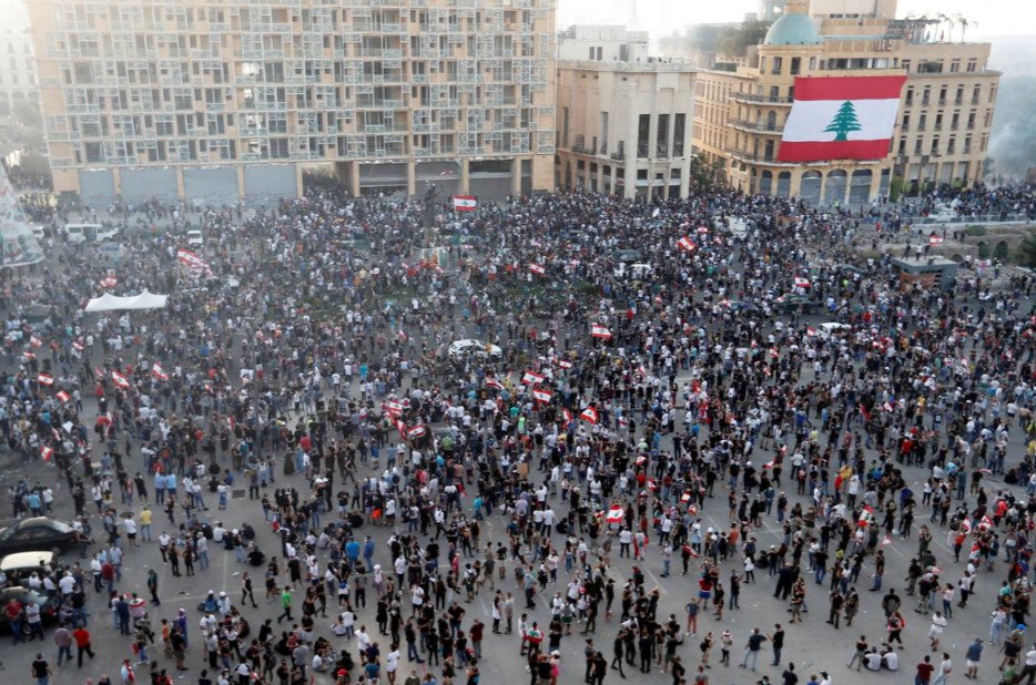 У Бейруті тисячі ліванців вийшли на антиурядові протести через вибух: фото, відео