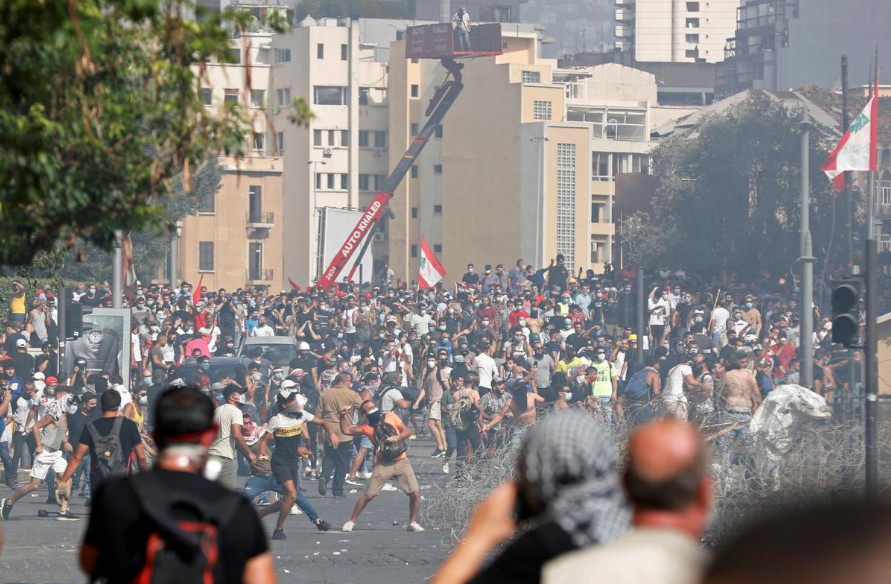 У Бейруті тисячі ліванців вийшли на антиурядові протести через вибух: фото, відео
