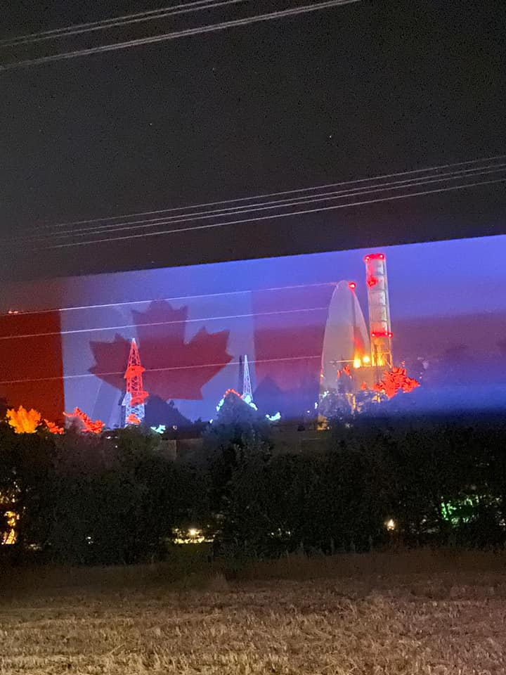 Над реактором ЧАЕС засяяв державний прапор