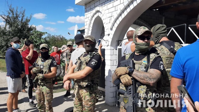 На Харківщині сутички між місцевими мешканцями та ромами, поліція відкрила справу про порушення рівноправ'я