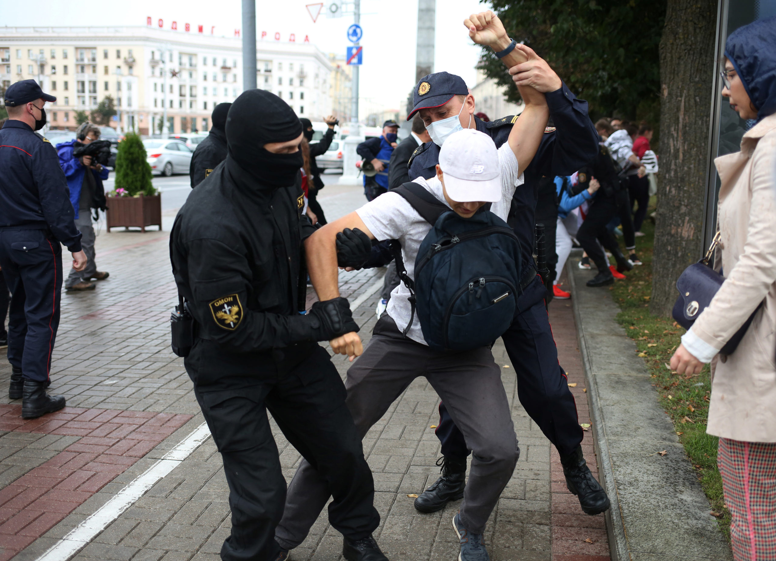 У Мінську силовики знову почали затримувати студентів: фото