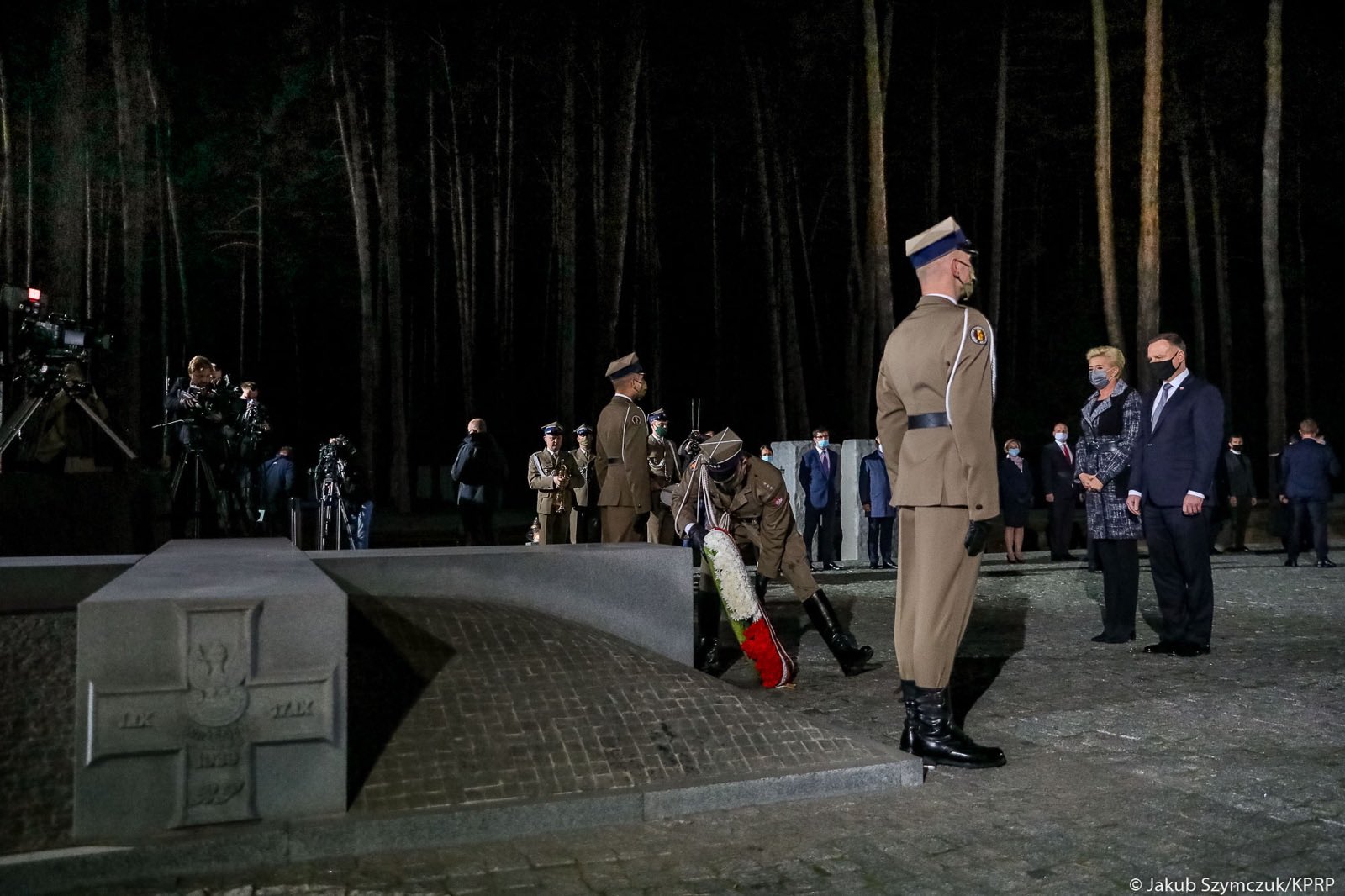 Дуда прибув з візитом в Україну та відвідав польське військове кладовище в Биківні