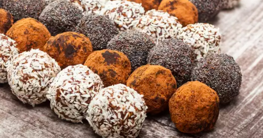 Полезные конфеты. 3 пошаговых рецепта: с какао-бобами, сухофруктами и кокосовой стружкой