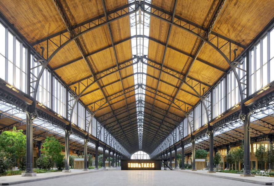 Залізничний вокзал Брюсселю перетворили на дерев'яний торговий центр: фото