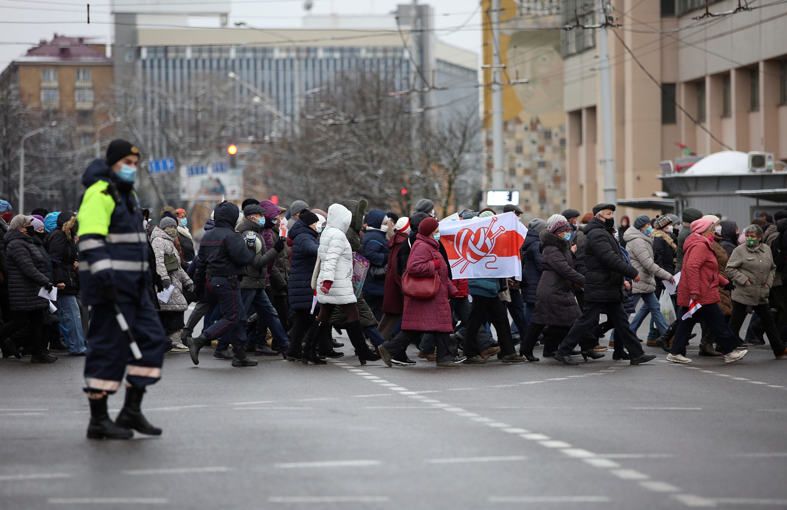 У Мінську під час протестів затримали понад 300 людей: фото