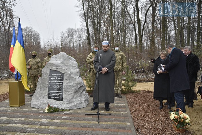 На Київщині відкрили пам'ятний знак на честь Аміни Окуєвої