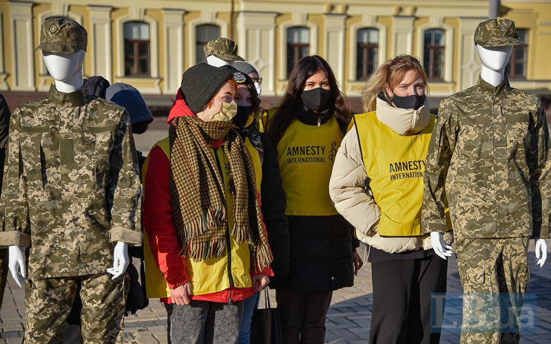 У Києві відбулася Акція солідарності з військовослужбовицями проти сексуальних домагань: фото