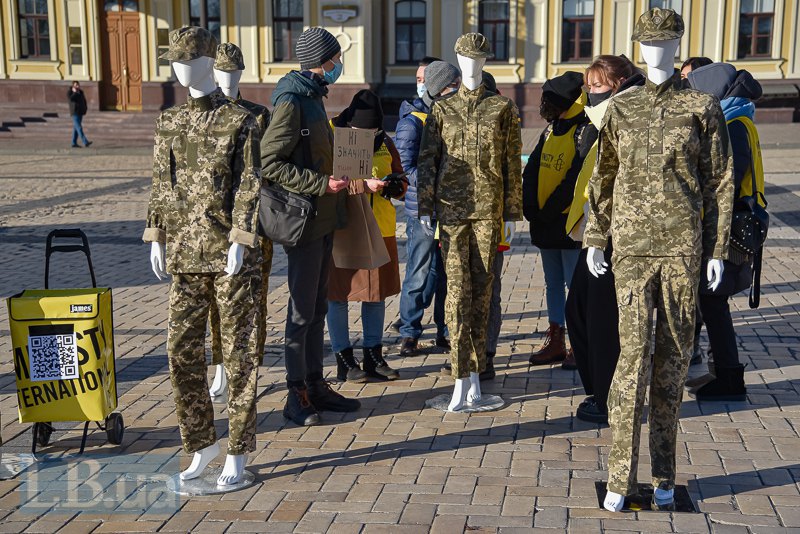 У Києві відбулася Акція солідарності з військовослужбовицями проти сексуальних домагань: фото