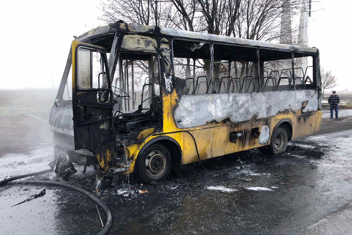 На трасі Дніпро-Кривий Ріг загорівся автобус з пасажирами