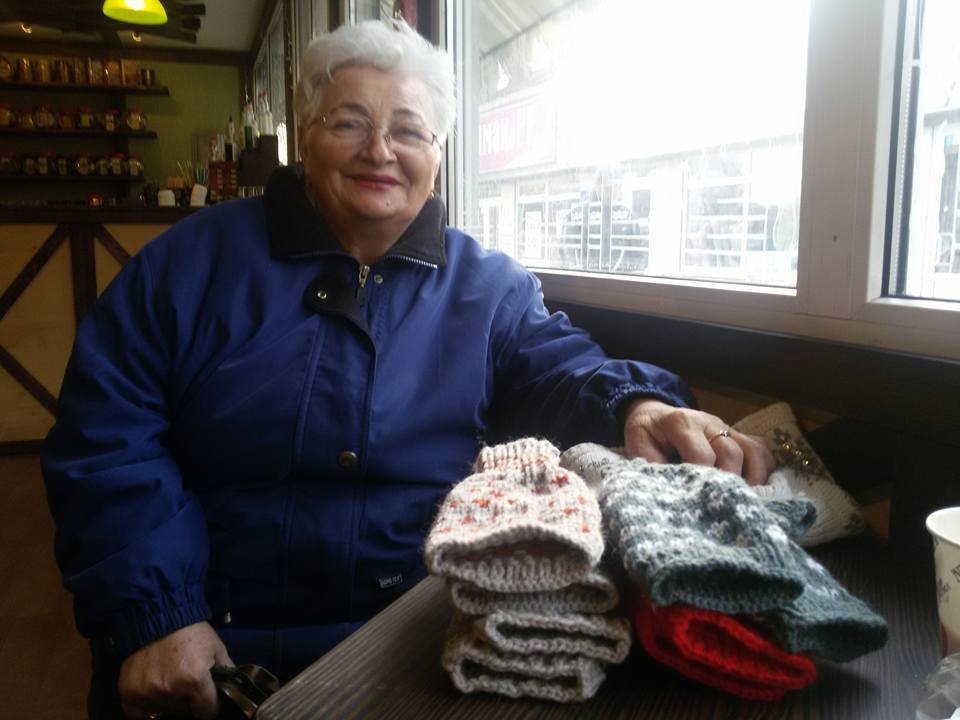 Новороссийские бабушки вяжут носки для солдат. Можно присоединиться