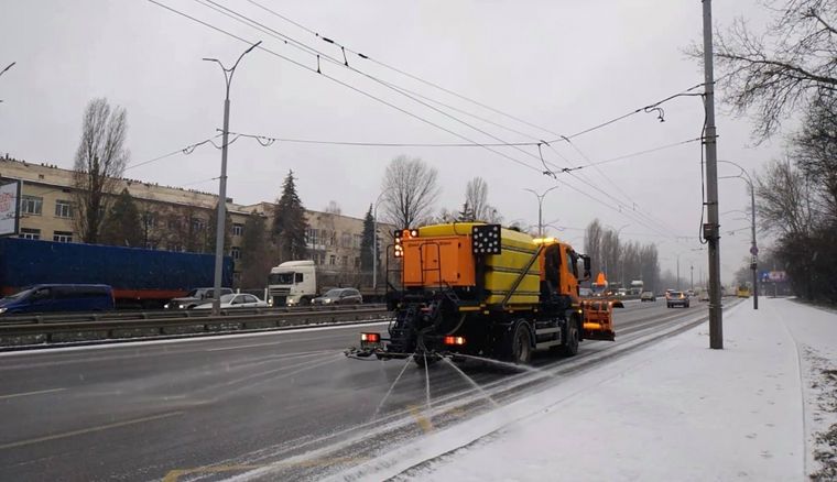 «Київавтодор» вивів на вулиці 371 одиницю спецтехніки