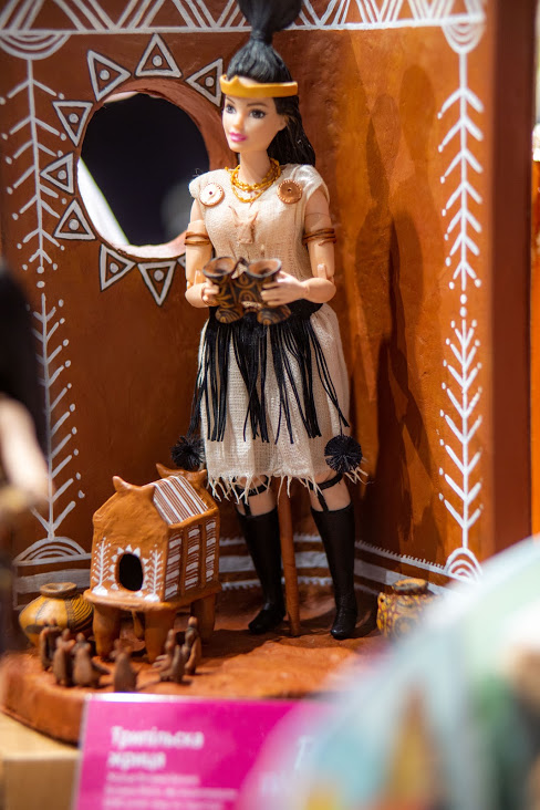 Либідь, Леся Українка, Руслана: в Одесі представили ляльок Барбі в образах відомих українок