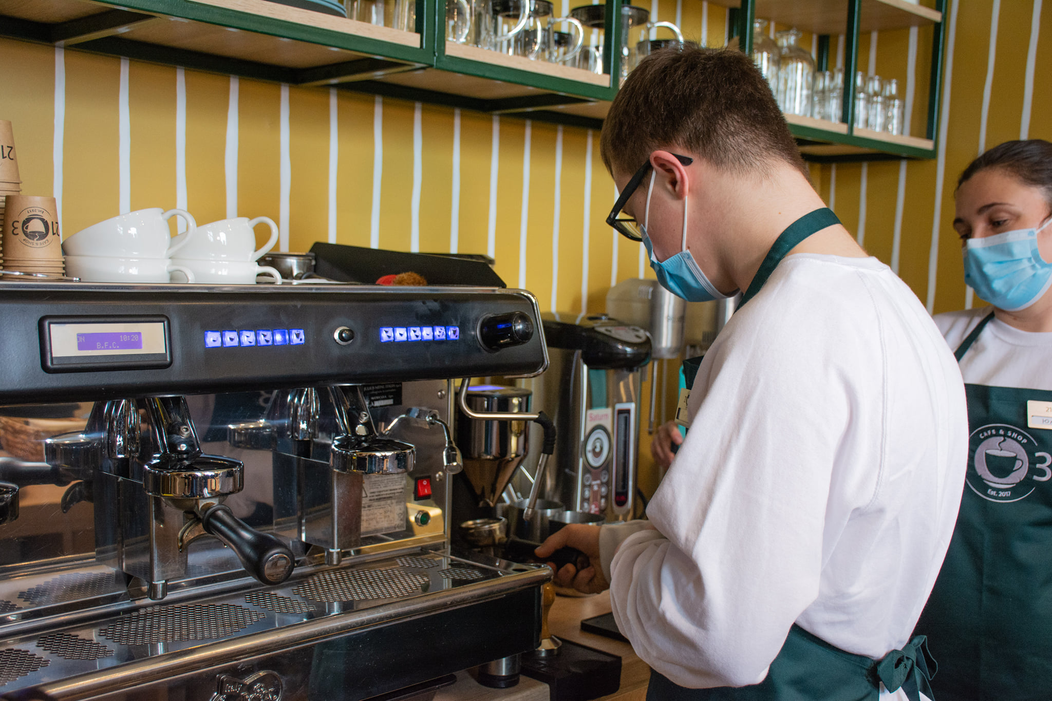 У Броварах відкрили кафе, де зможуть стажуватися люди з синдромом Дауна та аутизмом