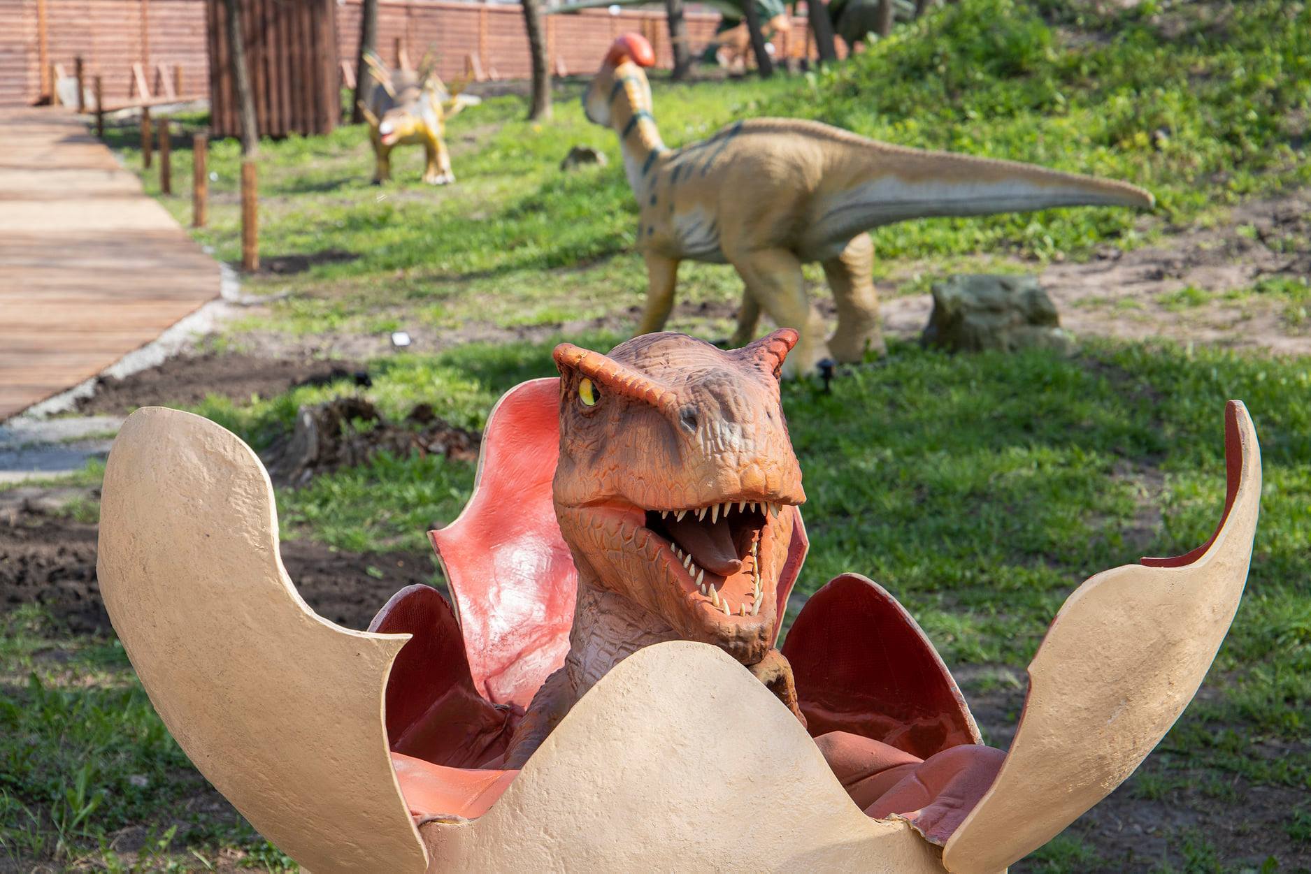 найбільший в Україні парк динозаврів