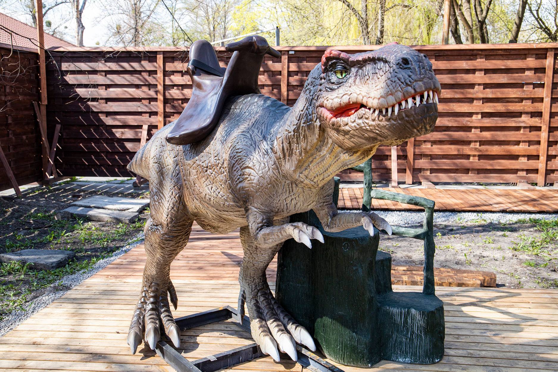 найбільший в Україні парк динозаврів