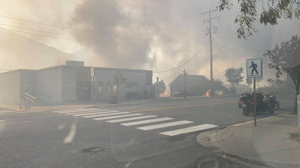 Пожежа знищила канадське село Літтон