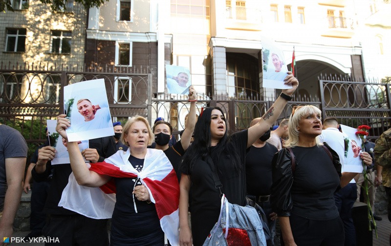 Акція пам'яті Шишова під посольством Білорусі