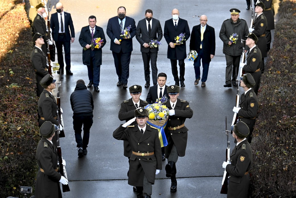 Зеленський вшанував загиблих у боротьбі за Київ