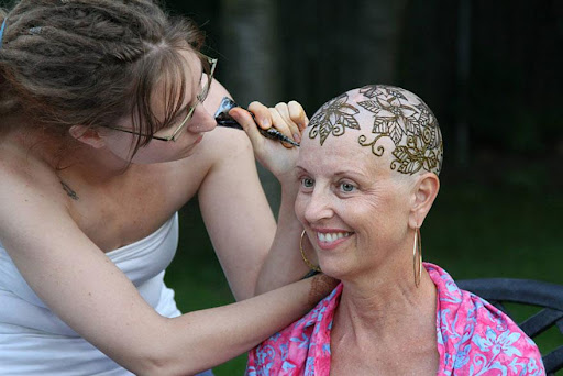 Більше, ніж макіяж: як івано-франківський салон краси допомагає онкохворим жінкам